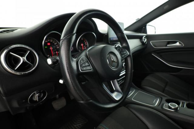 Mercedes Benz Cla image 4