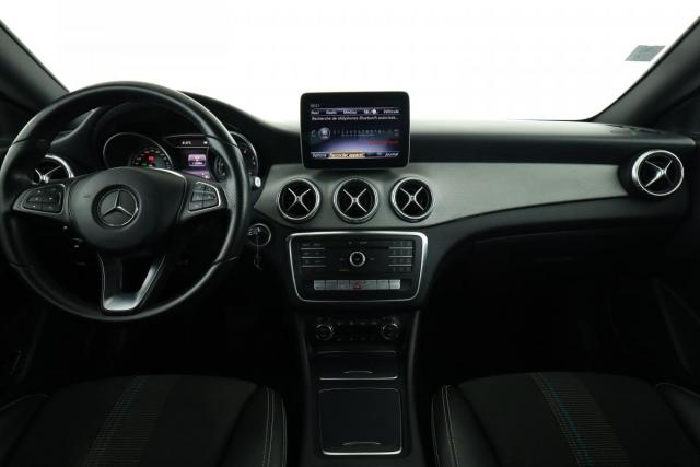 Mercedes Benz Cla image 9
