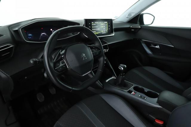 Peugeot 2008 image 2