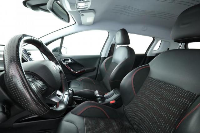 Peugeot 2008 image 7