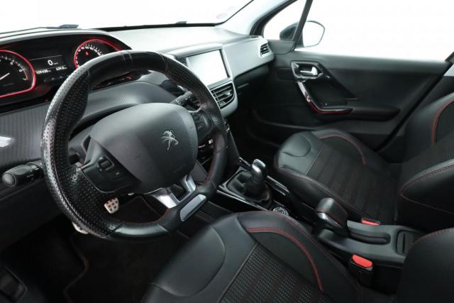 Peugeot 2008 image 2