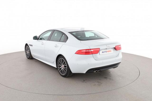 Jaguar Xe image 2