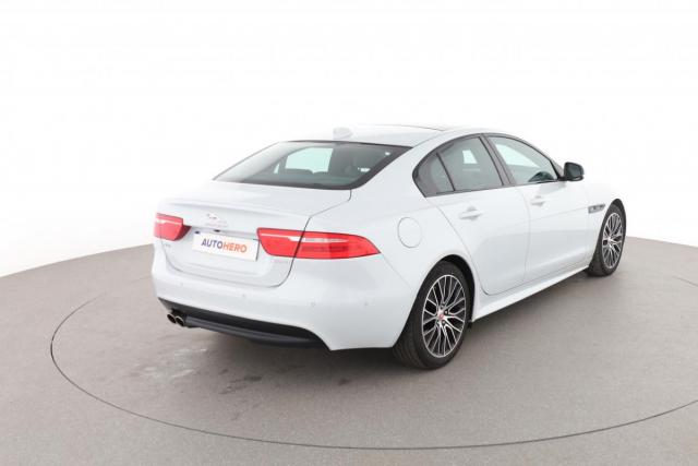 Jaguar Xe image 4