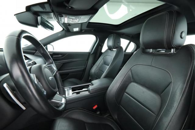 Jaguar Xe image 6