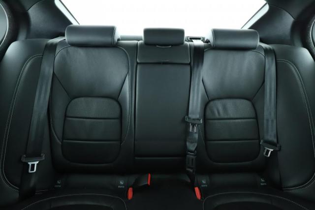 Jaguar Xe image 4