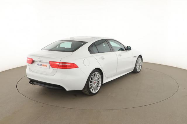 Jaguar Xe image 2