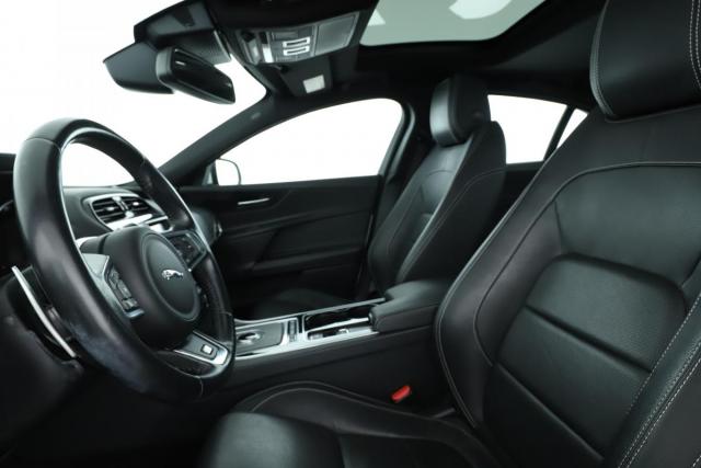 Jaguar Xe image 1