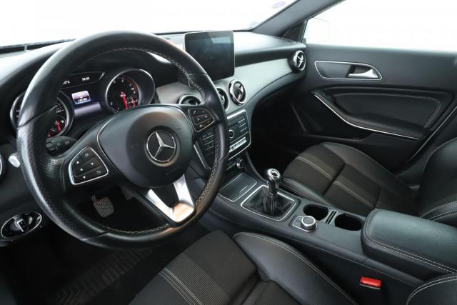 Mercedes Benz Gla image 8