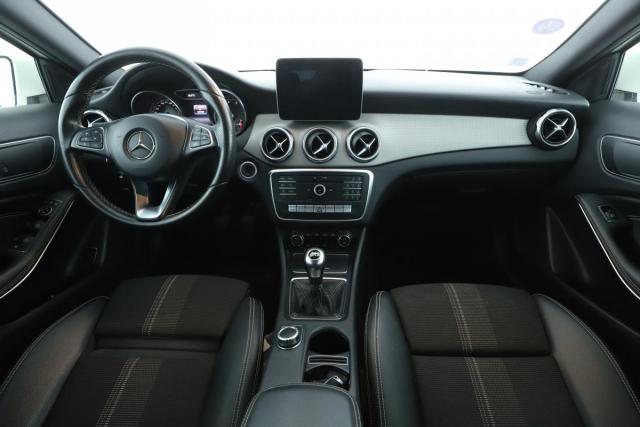Mercedes Benz Gla image 1
