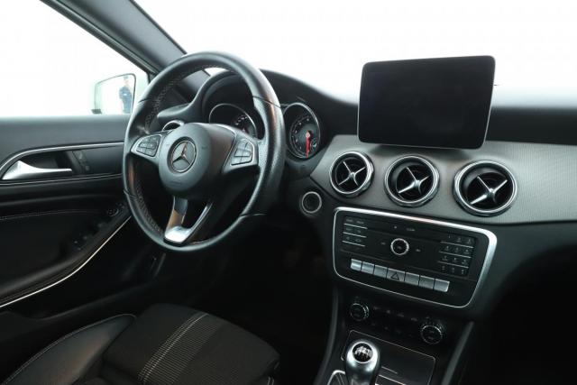 Mercedes Benz Gla image 2