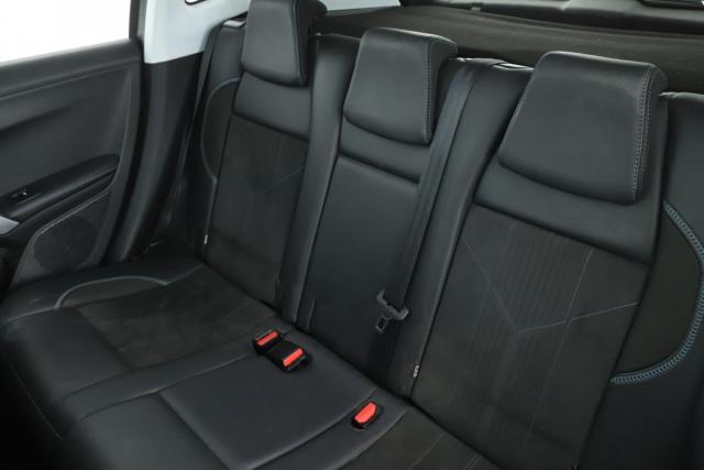 Peugeot 2008 image 8
