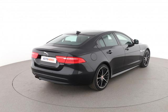Jaguar Xe image 2