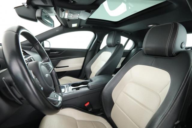 Jaguar Xe image 5