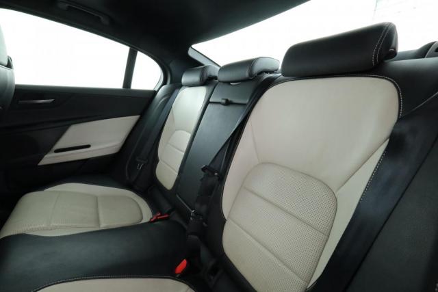 Jaguar Xe image 6
