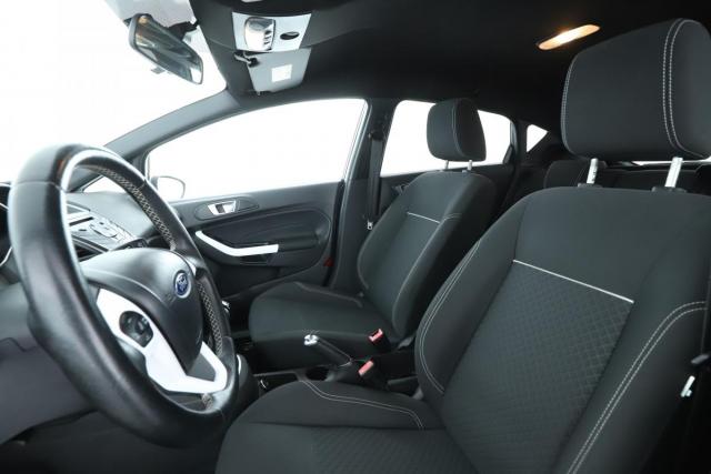 Ford Fiesta image 6