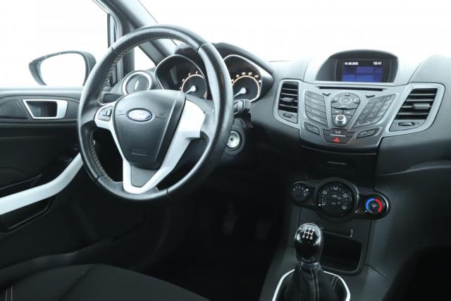 Ford Fiesta image 8