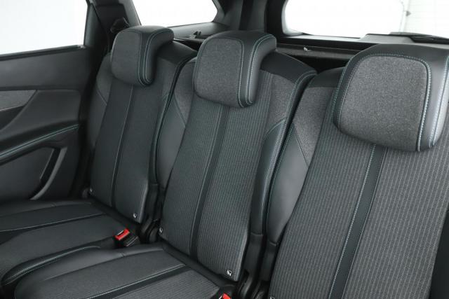Peugeot 5008 image 2