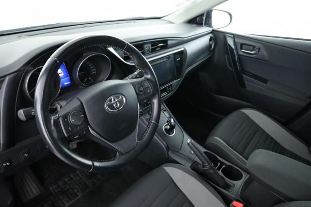 Toyota Auris image 8
