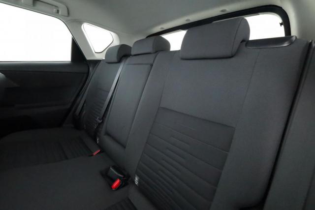 Toyota Auris image 1
