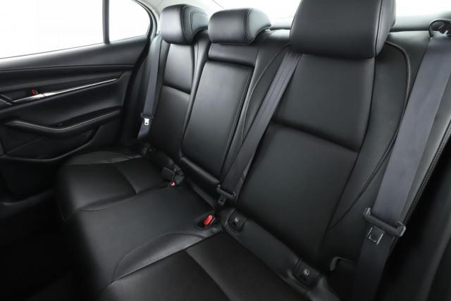 Mazda 3 image 7