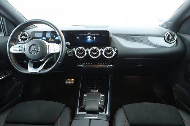 Mercedes Benz Gla image 1