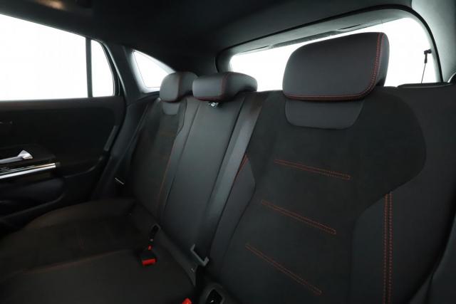 Mercedes Benz Gla image 9