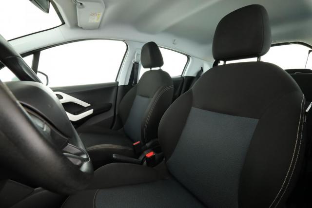 Peugeot 208 image 3
