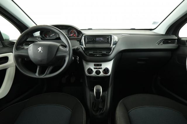 Peugeot 208 image 9