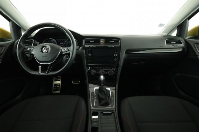Volkswagen Golf image 6
