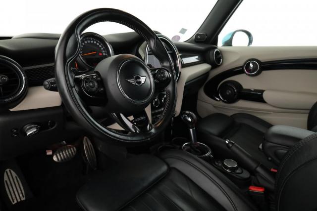 Mini Cabrio image 2