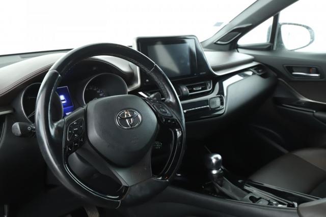 Toyota C-Hr image 2