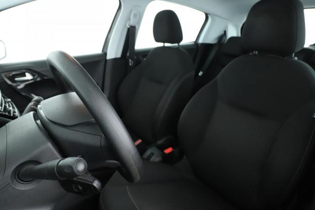 Peugeot 208 image 7