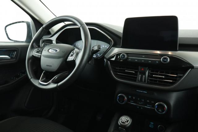 Ford Kuga image 8
