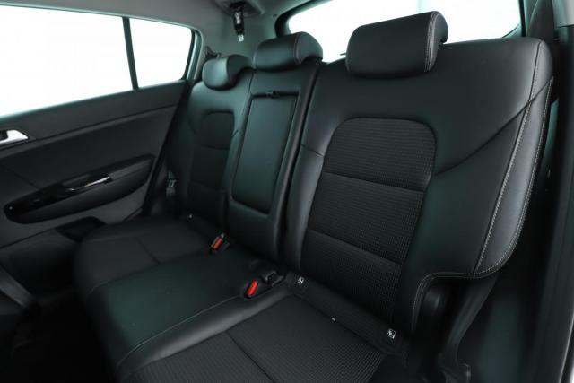 Kia Sportage image 6