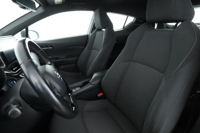 Toyota C-Hr image 6
