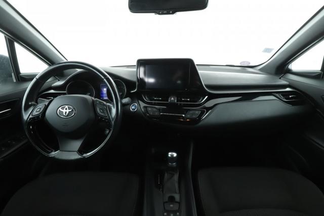 Toyota C-Hr image 8