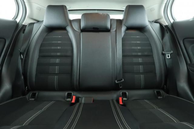Mercedes Benz Gla image 9
