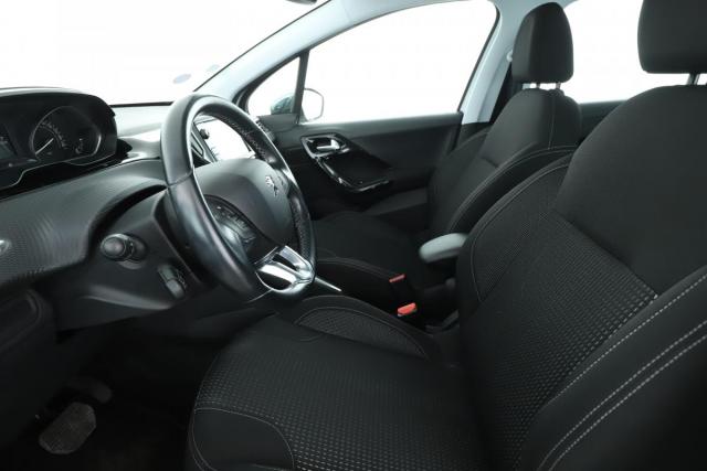 Peugeot 208 image 5