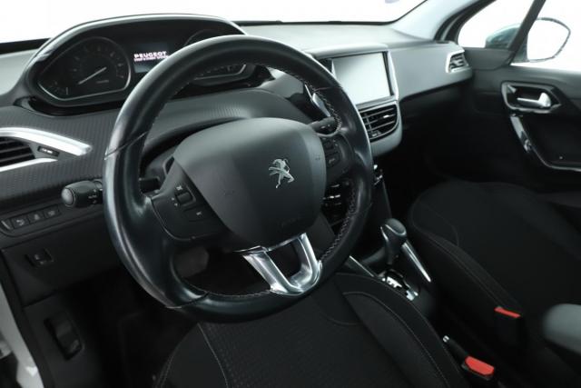 Peugeot 208 image 7