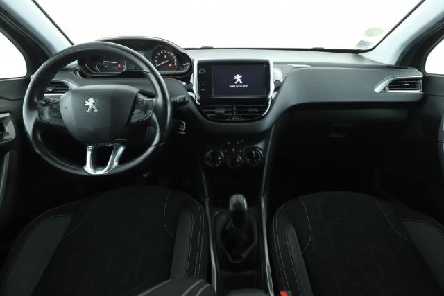 Peugeot 2008 image 8