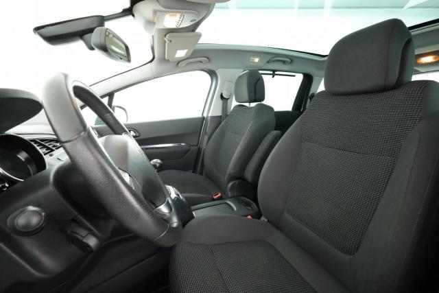 Peugeot 5008 image 8