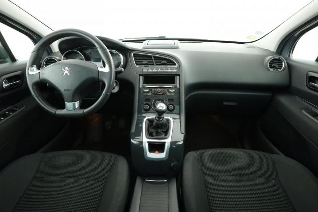 Peugeot 5008 image 1