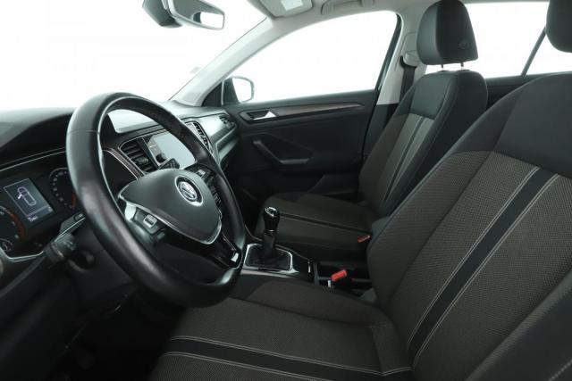 Volkswagen T-Roc image 8