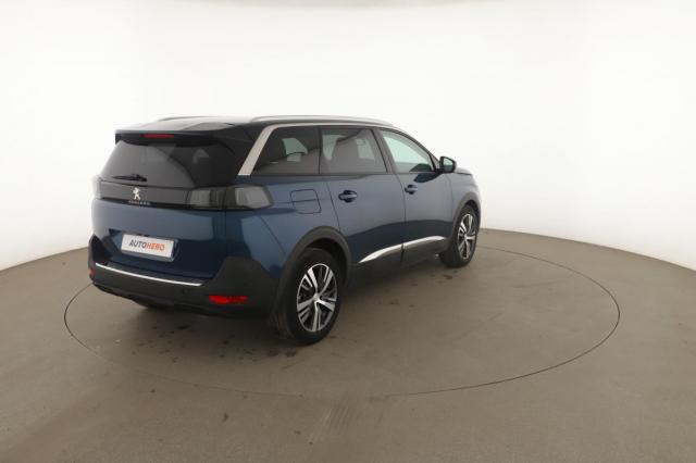 Peugeot 5008 image 1