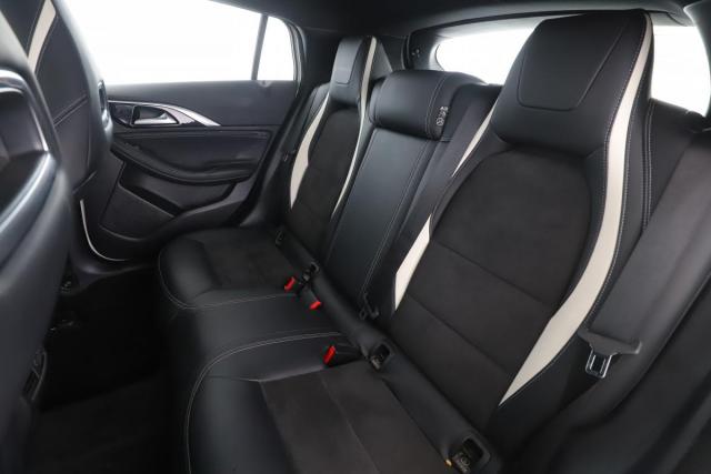 Infiniti Q30 image 4