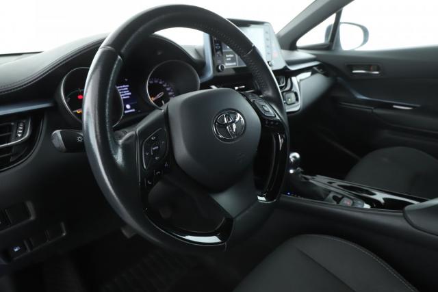 Toyota C-Hr image 1