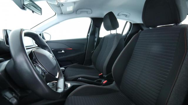 Peugeot 208 image 9