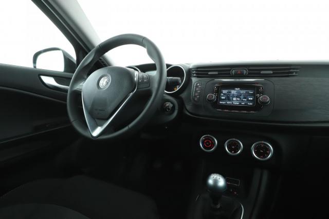 Alfa Romeo Giulietta image 2