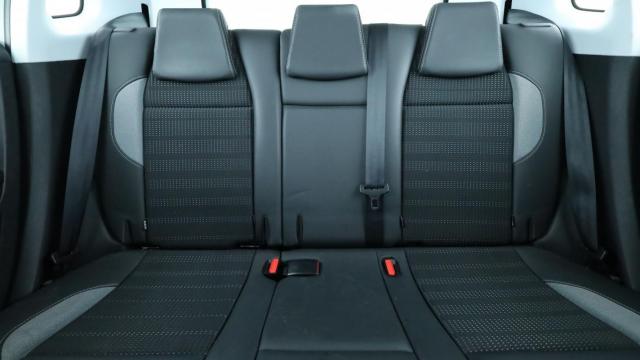 Peugeot 2008 image 8