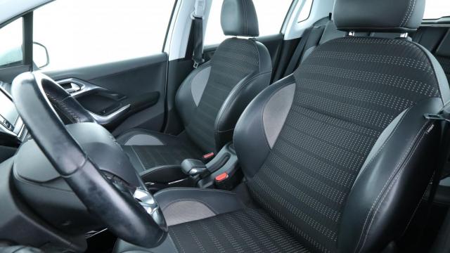 Peugeot 2008 image 2